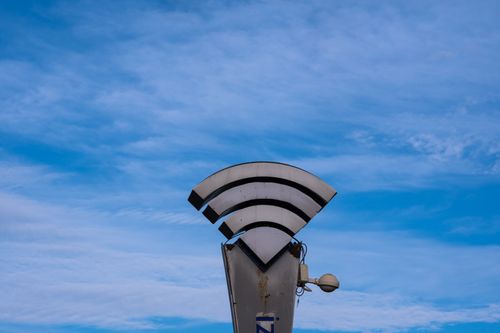 Free A modern antenna structure against a vibrant blue sky in İzmir, Türkiye. Stock Photo