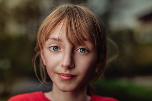 Free Portrait of a young girl with captivating eyes and natural setting background. Stock Photo