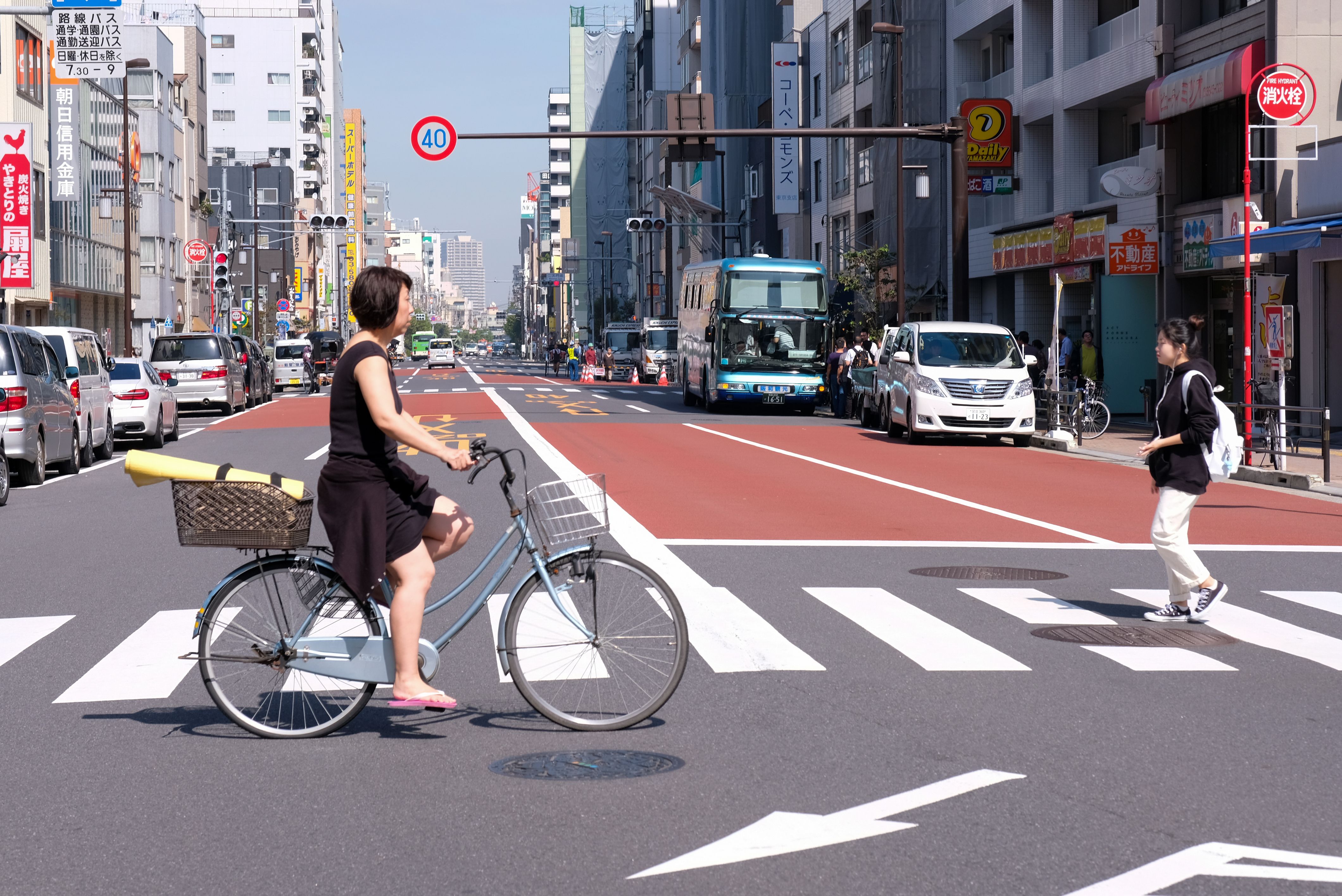 自転車を安全に追い越すために知っておきたい、間隔と減速の見落としがちなルール