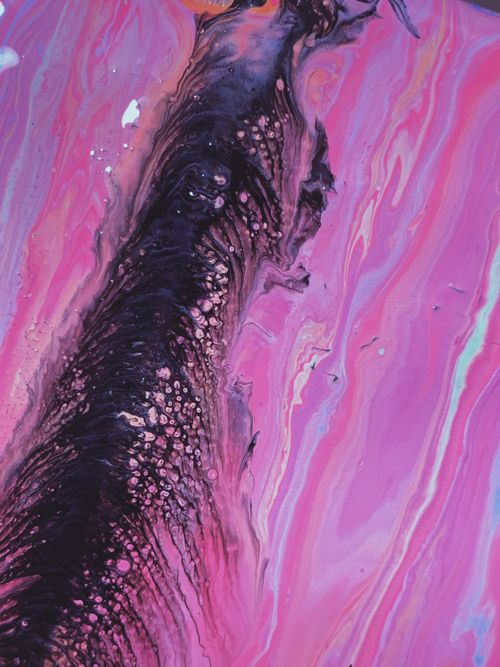 Free Colorful abstract water marbling paint with vibrant pink and black swirls, creating an expressive artistic design. Stock Photo