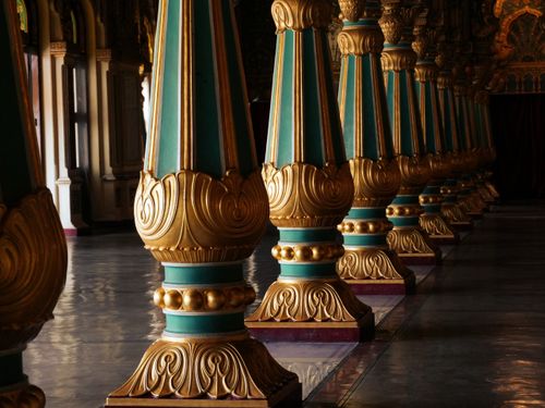 Free Elegant golden columns inside Mysuru Palace, showcasing traditional Indian architecture Stock Photo