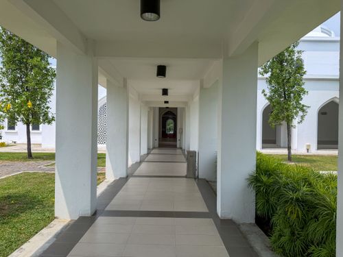 Free A peaceful walkway with white pillars and arches in Seremban, Negeri Sembilan, Malaysia. Stock Photo