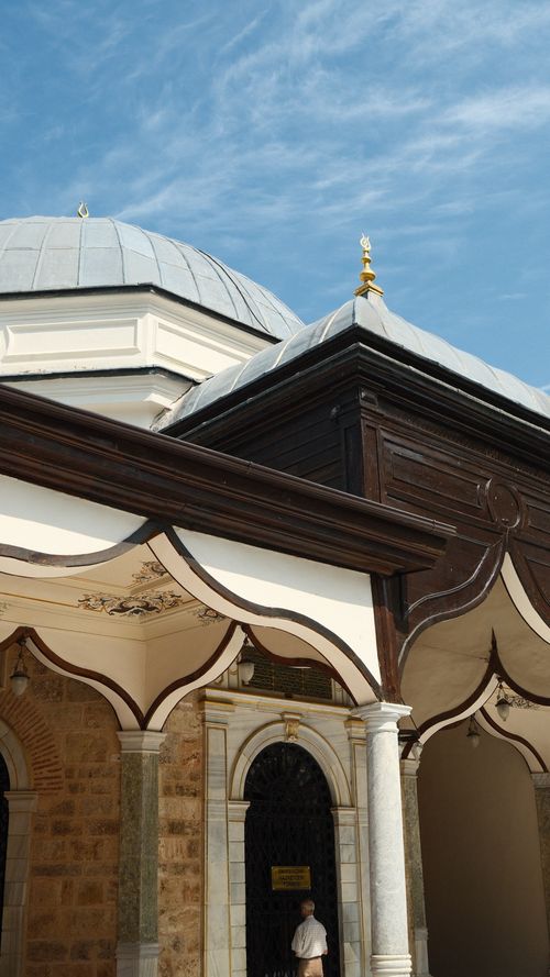 Free A stunning view of traditional Ottoman architecture in Bursa, Türkiye, under a clear blue sky. Stock Photo