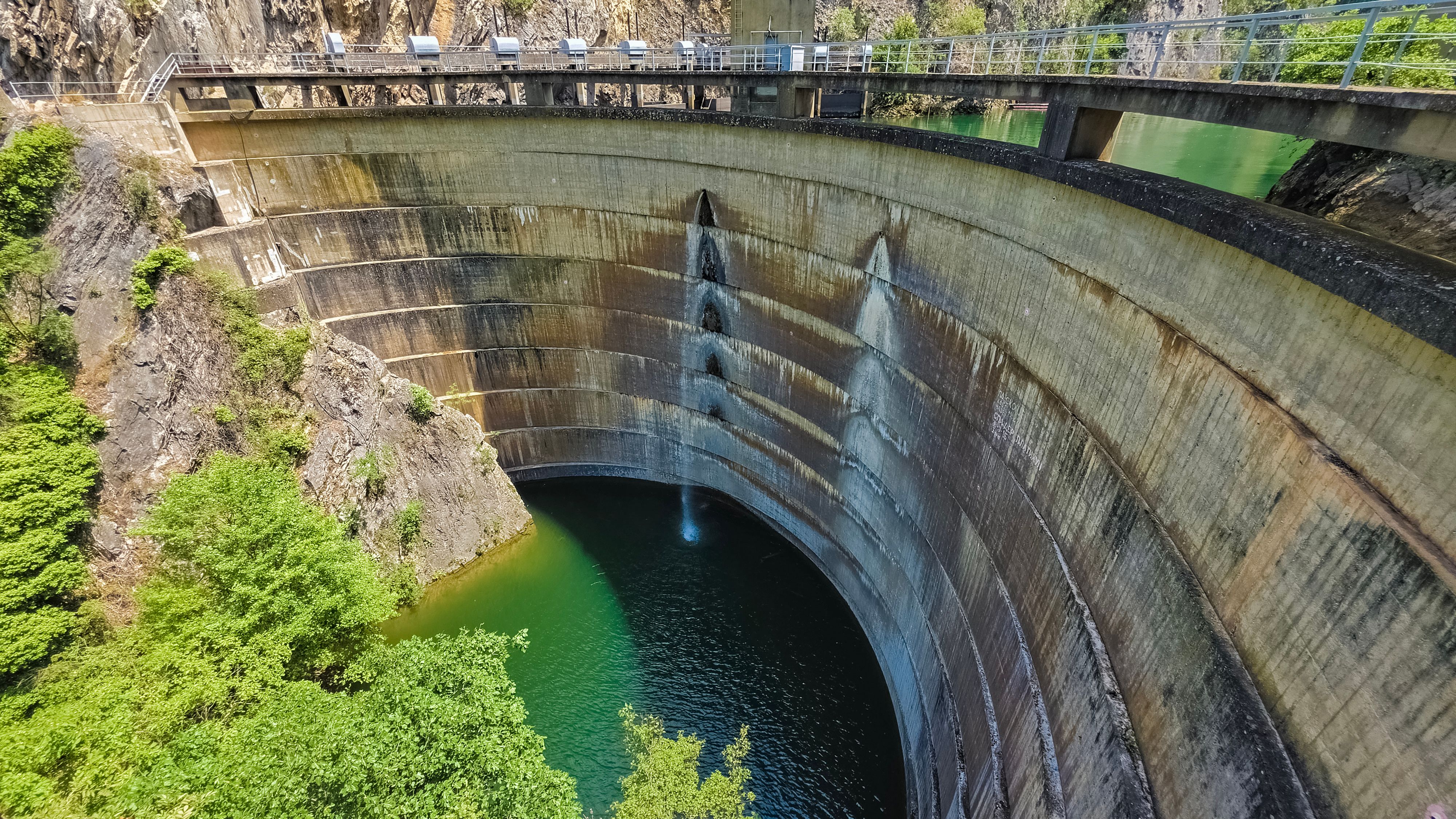 EDF teste une centrale électrique qui mixe batteries et barrages