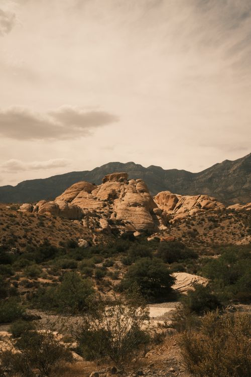 Free Explore the dramatic landscapes of Red Rock Canyon, a stunning feature in Nevada's desert. Stock Photo