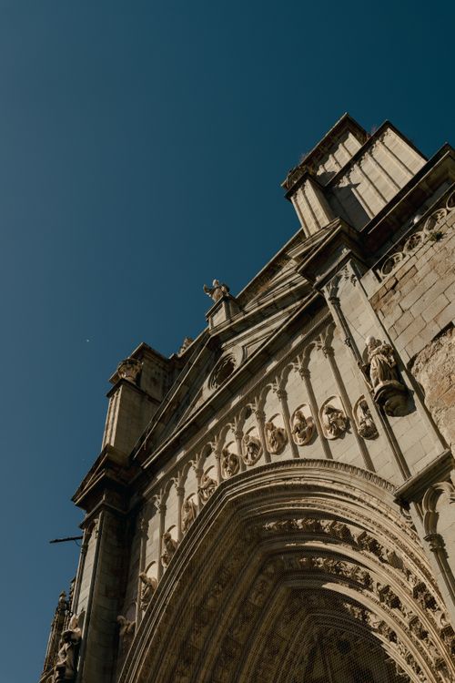 Free Detailed view of a Gothic cathedral facade against a clear blue sky. Stock Photo