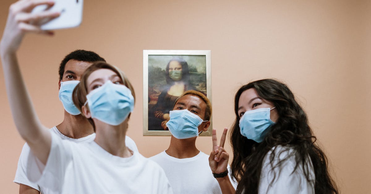 How to make a group on Roblox on iPhone