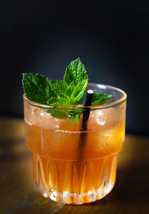 Free Refreshing cocktail with mint leaves, ice, and a straw served in a glass, perfect for summer moments. Stock Photo