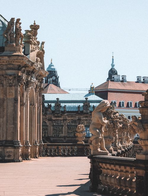 Free Elegant statues and ornate details of Dresden's Zwinger Palace showcasing baroque architecture. Stock Photo