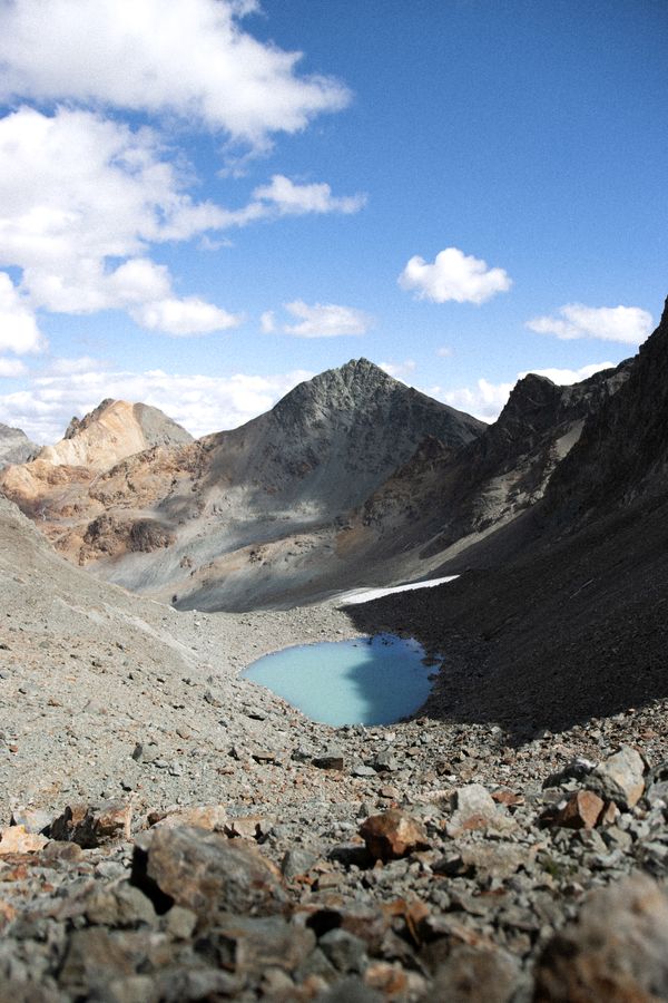 Breathtaking mountain view with a pristine alpine lake under a clear blue sky.