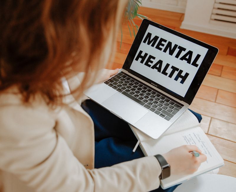 Therapist using technology tools in a mental health session