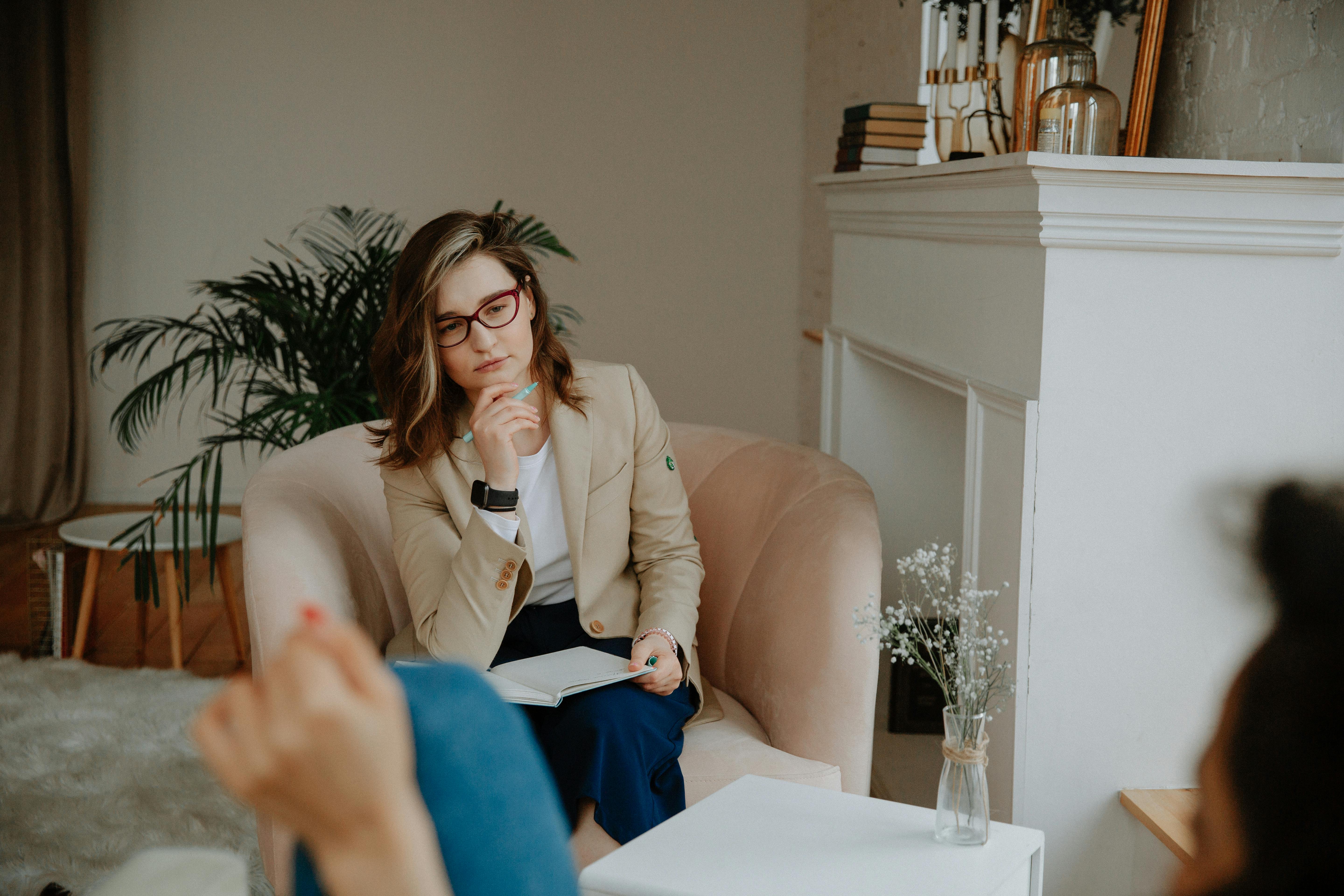 Couple Listening to Therapist \u00b7 Free Stock Photo