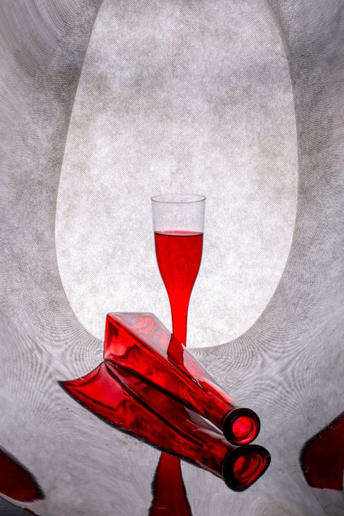 Free Intricate arrangement of red glassware creating abstract reflections. Stock Photo