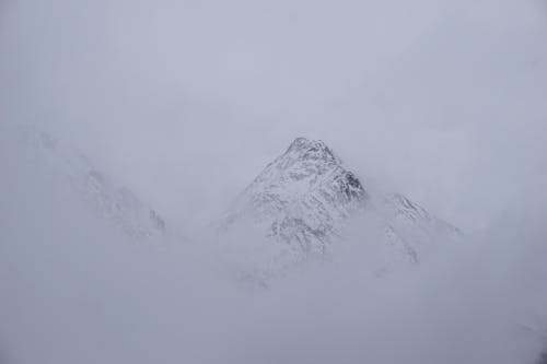 Foto profissional grátis de Alpes Suíços, céu nublado, montanha