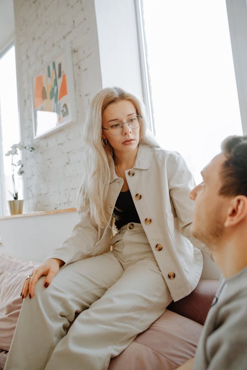 Foto de stock gratuita sobre casa, conversación, escuchando, gente hablando,  hablando, hombre, mujer, novia, novio, pareja, problema, relación