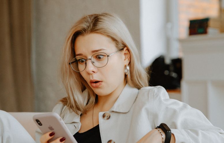 Online dating: starting a conversation on a niche platform