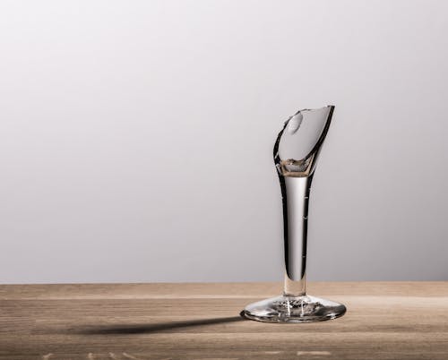 無料 透明なガラスの花瓶 写真素材