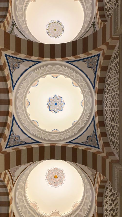Free Stunning view of an intricately designed Islamic dome ceiling with geometric patterns. Stock Photo