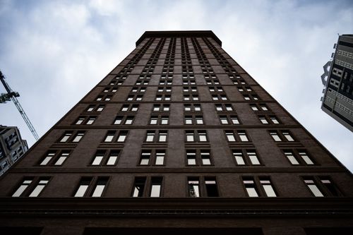 Free Low-angle view of a towering skyscraper against a cloudy sky in Grozny, capturing urban architecture. Stock Photo