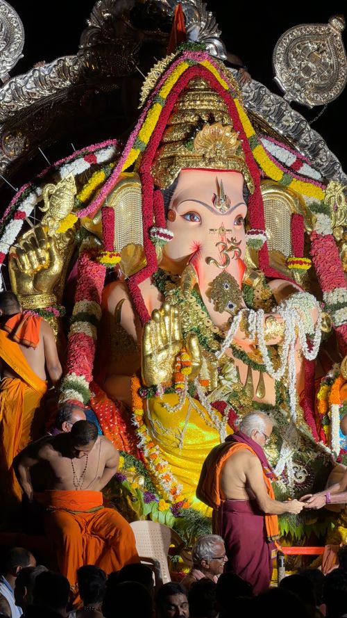Free Colorful Ganesh idol adorned during a vibrant Mumbai festival. Stock Photo