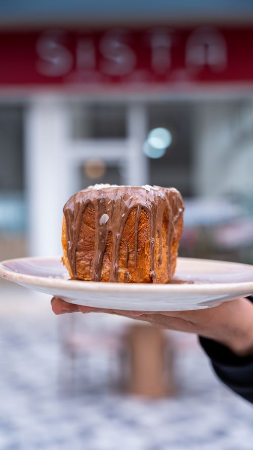 Free Tantalizing pastry topped with chocolate drizzle on a plate, perfect for dessert lovers. Stock Photo