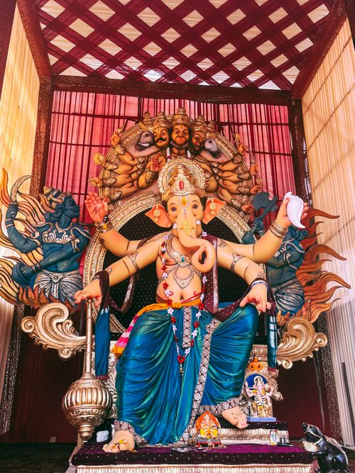 Free Colorful statue of Ganesha with ornate decor, capturing Indian cultural essence. Stock Photo