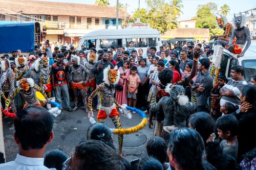 Free Energetic Pili Vesha performers in tiger costumes entertain a crowd during the festival in Udupi, Karnataka. Stock Photo