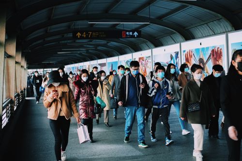Free Commuters wearing masks at a busy Shanghai train station during the pandemic. Stock Photo