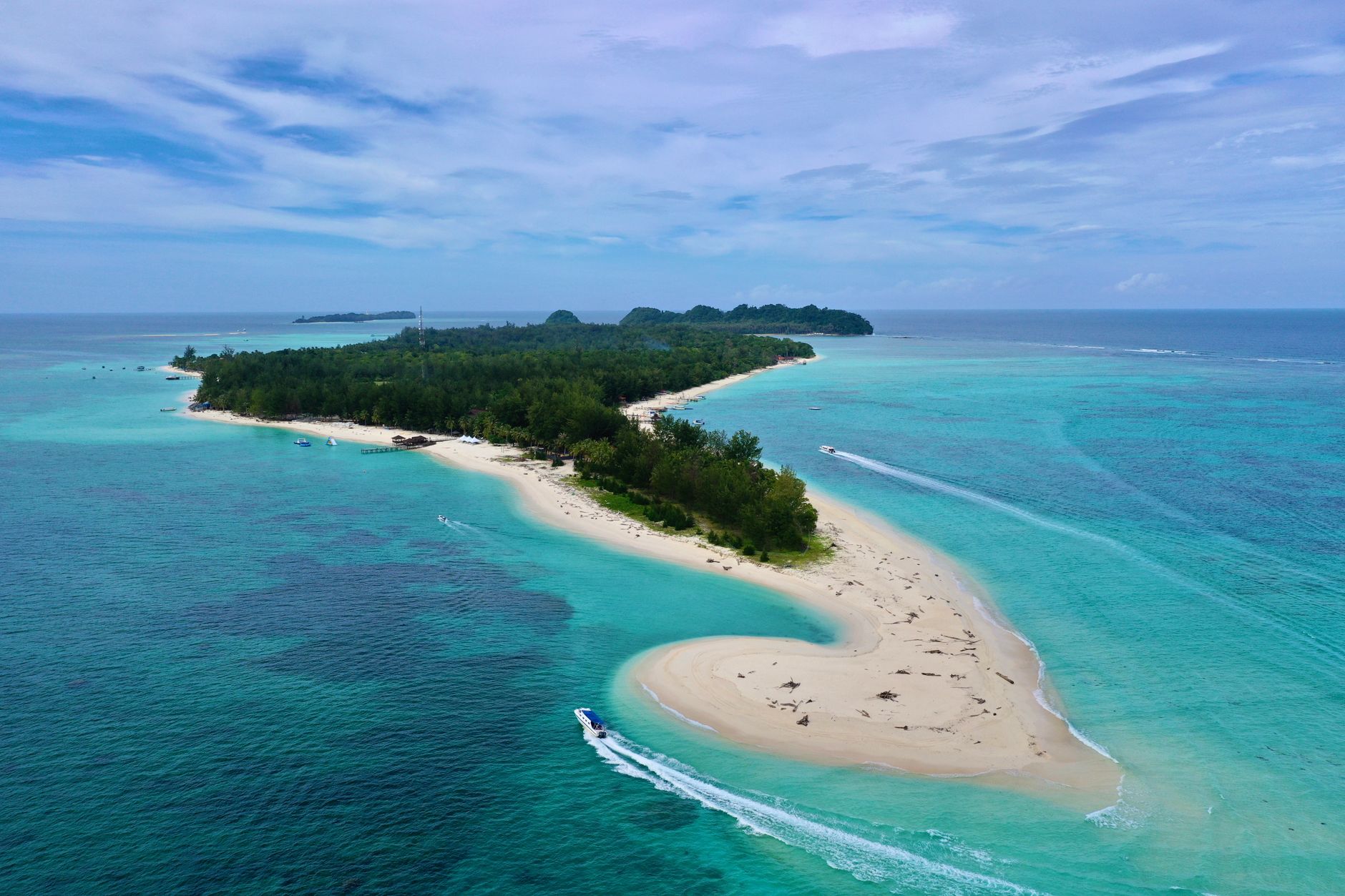 Pulau Morotai: Surga Tersembunyi di Maluku Utara yang Wajib Masuk Daftar Liburan Anda