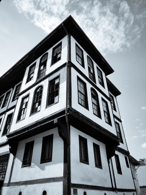 Free Black and white image of Ottoman architecture in Kastamonu, Türkiye under a clear sky. Stock Photo