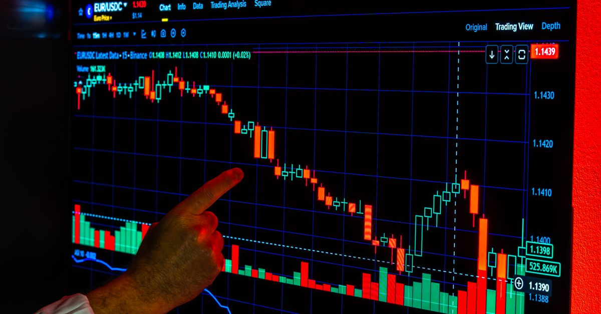 Ibovespa Ends Week Lower Despite Friday Rebound as Dollar Slips