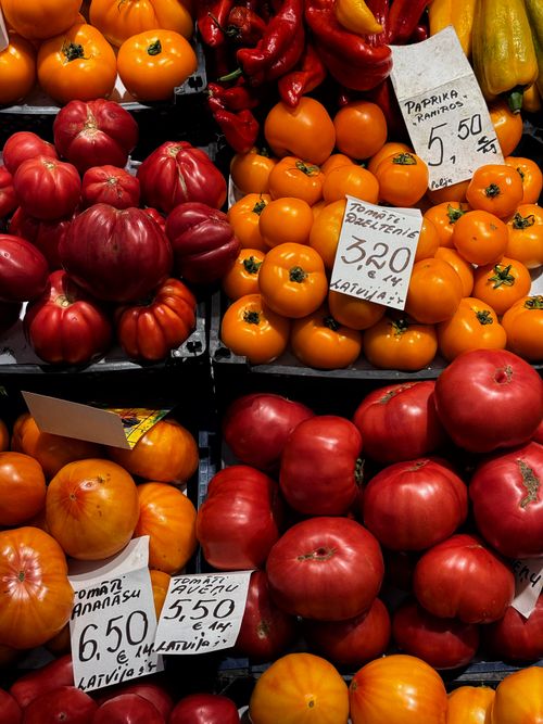 Free Colorful market stand with heirloom tomatoes and peppers for sale. Rich textures and vivid colors. Stock Photo