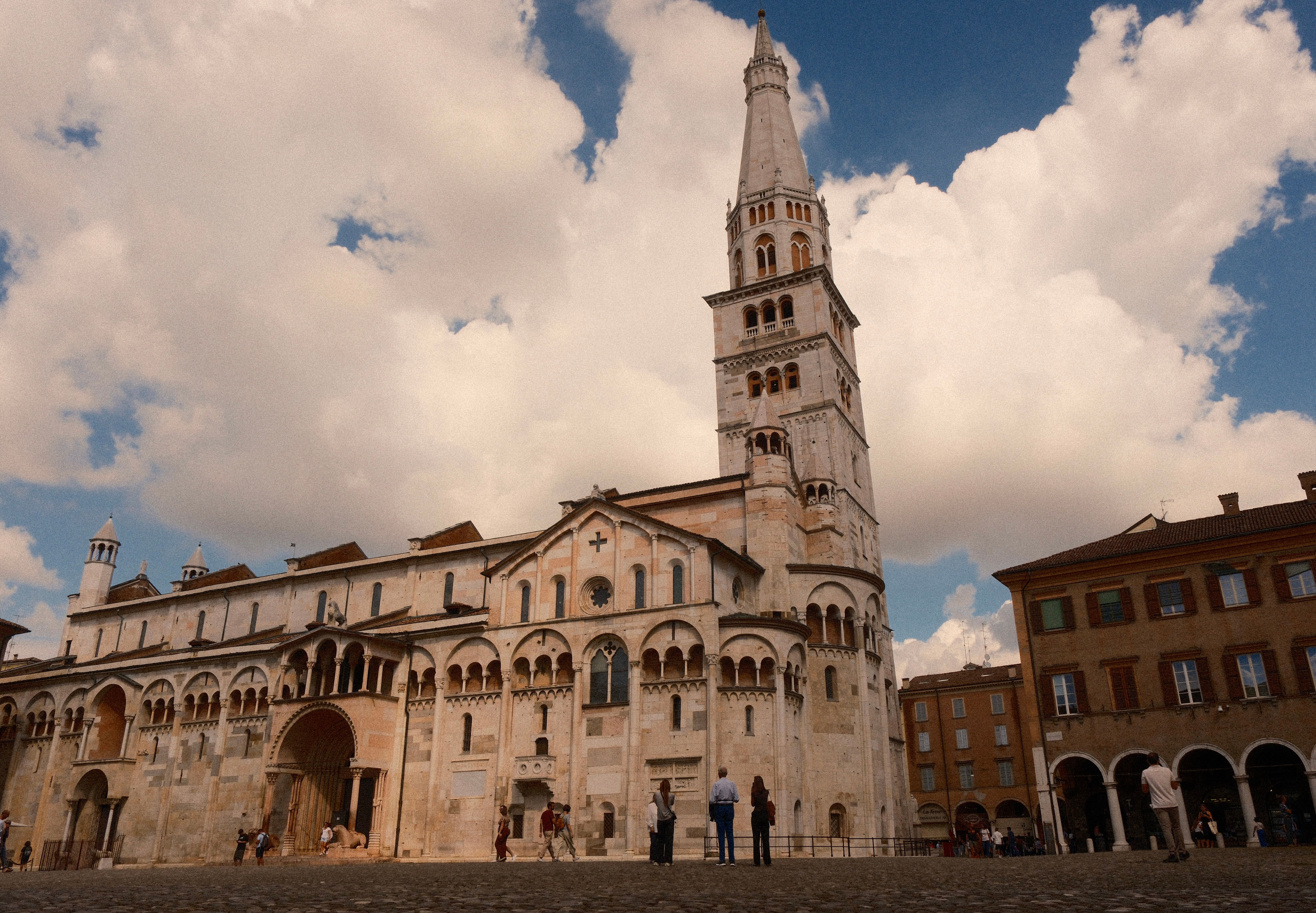 Modena — Street, Modena