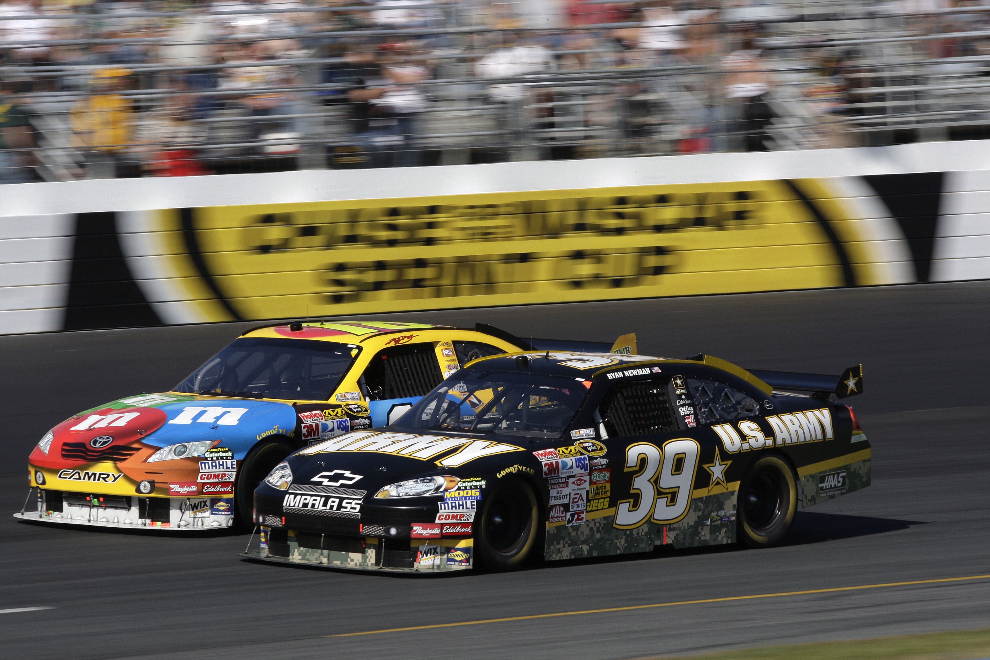 auto-racing-nascar-car-sport-39619.jpeg?cs=srgbu0026dl=-39619.jpgu0026fm=jpg