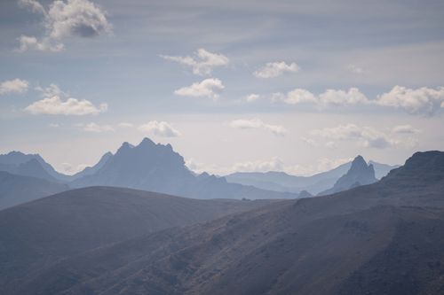 Free Serene landscape of the Peruvian Andes under a soft sky, showcasing majestic mountain ranges. Stock Photo