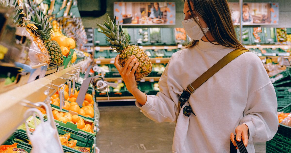 A shopping cart with orders flowing automatically to a completed checkmark