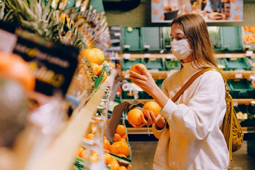 Kostnadsfri bild av affär, ansiktsmask, apelsiner
