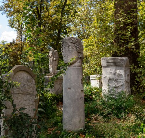 Free Historical stone sculptures amidst lush greenery in an İstanbul park. Stock Photo