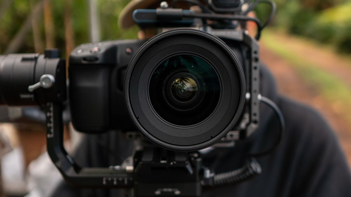 Les accessoires indispensables pour filmer en extérieur en 2026