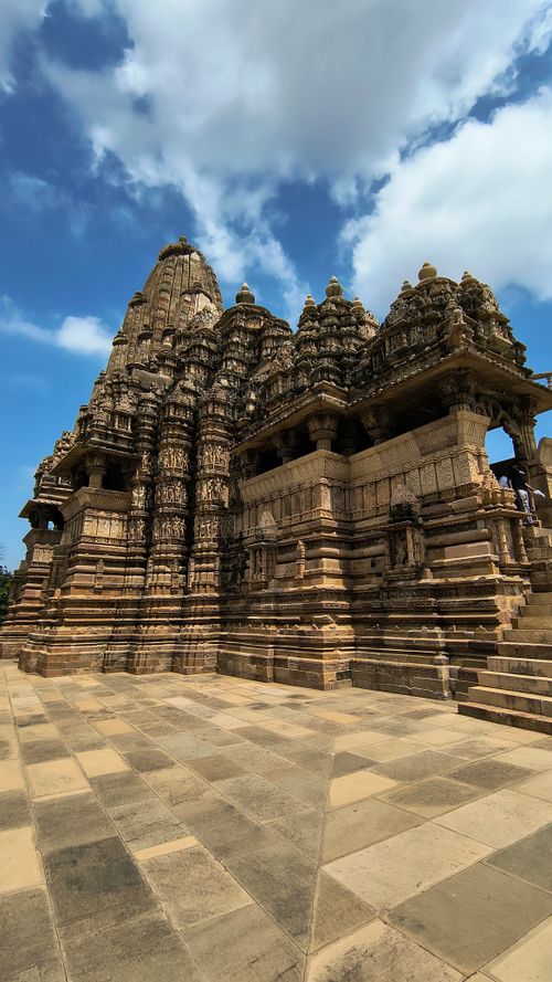Free Explore the stunning intricate carvings of Khajuraho, Madhya Pradesh's ancient temple architecture. Stock Photo