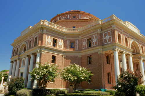 Free A historic rotunda building with classical architecture in Atascadero, California under a clear blue sky. Stock Photo