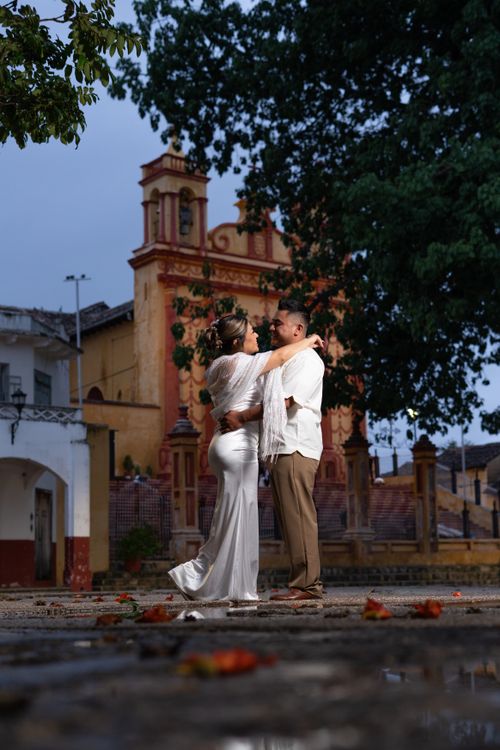 Free A couple embraces romantically in front of a historic church in Comitán de Domínguez, Mexico. Stock Photo