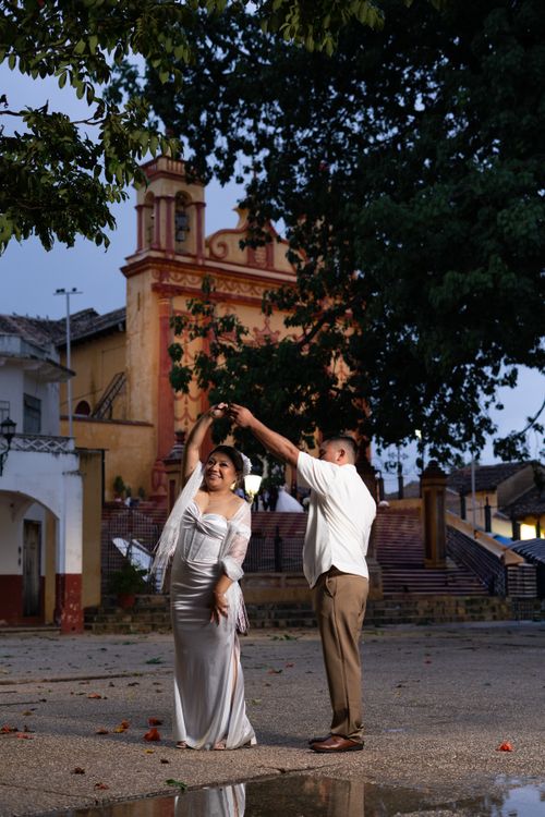 Free Couple dancing in front of historic church in Comitán de Domínguez, Mexico. Stock Photo