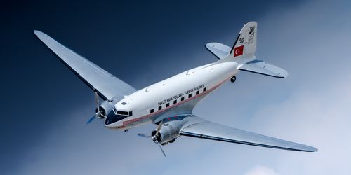 Free A classic retro Turkish Airlines airplane soaring through a clear sky. Stock Photo