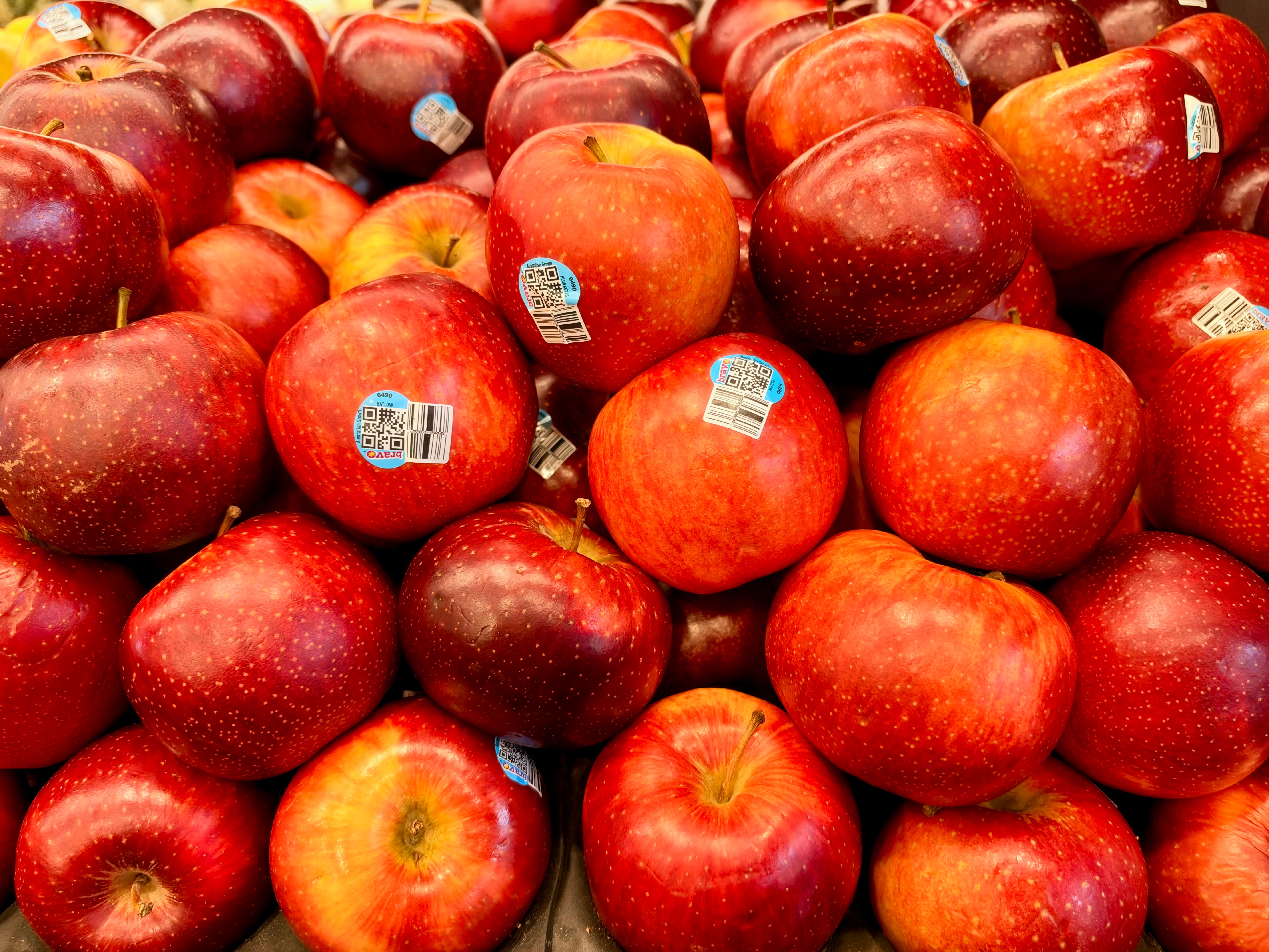Grocery produce shelves, showing the food prices behind Canada's 3.2% inflation in May 2026