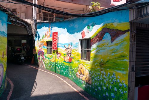Free Colorful mural featuring animals and nature in an alleyway, New Taipei City, Taiwan. Stock Photo