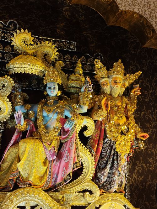 Free Exquisite statues of Hindu gods adorned with gold and vibrant colors, showcasing divine artistry. Stock Photo