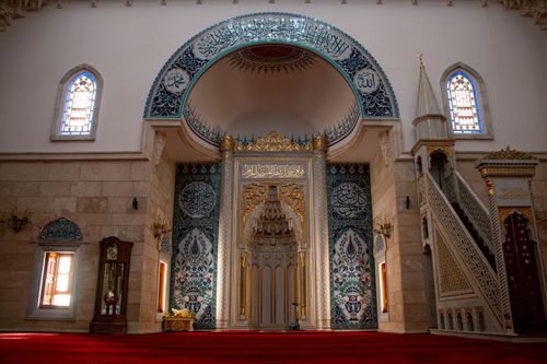 Free A stunning view of the intricate designs and architecture inside the Kocatepe Mosque in Ankara. Stock Photo