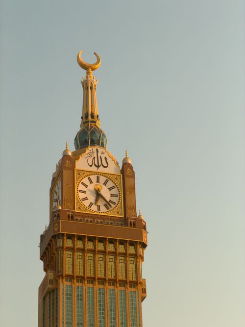 Free The Abraj Al Bait Clock Tower at dusk in Makkah, Saudi Arabia, standing tall against a clear sky. Stock Photo