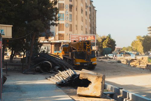 Free View of ongoing urban construction in Samarkand, Uzbekistan highlighting development and infrastructure. Stock Photo